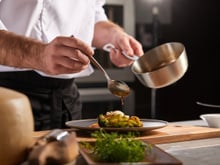 Ce chef est le préféré des Français, mais il est talonné de très près par une autre star de la télé