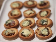 Mini tartelettes échalotes roquefort