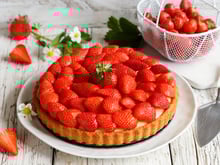 “Une version légère et tout aussi savoureuse ” : une diététicienne partage sa recette idéale de tarte aux fraises