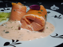 Saumon roulé, sauce chicorée