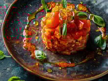 Ultra-rafraîchissante et très légère pour l’été, voici notre recette de tartare de tomates absolument inratable !