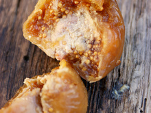 Figues pochées au Monbazillac, cœur de foie gras