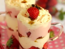 Fraises fromagères, pesto pistaches et menthe