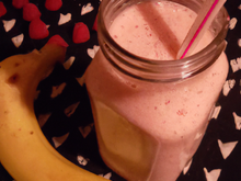 Smoothie rafraîchissant aux framboises et à la banane