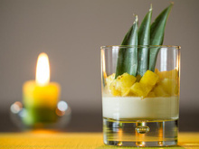 Panna cotta coco citron vert, ananas caramélisé vanille bourbon et rhum blanc