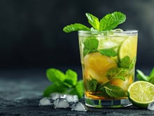 “Rapide et impossible à louper” : un barman dévoile sa recette et ses astuces pour réussir LE mojito parfait !