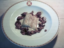 Filets de cabillaud, champignons en persillade et amandes, sauce blanche