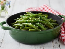 Haricots verts au beurre et ail écrasé