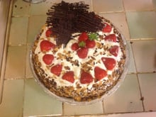 Fraisier en décor d'amandes effilées