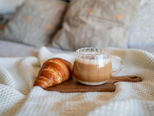 Moins cher et tout aussi délicieux qu’au coffee shop, voici comment réaliser votre café latte cet hiver !