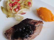 Pavés d'agneau, sauce aux myrtilles, endives braisées avec des grenades et quenelle de patate douce