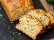 Cette nutritionniste dévoile sa recette pour faire un cake salé sans beurre moelleux et savoureux