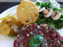 Tartare de bœuf aux champignons et au basilic
