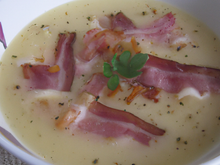 Soupe de panais à la fourme d'ambert et lardons