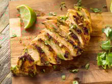 Ces astuces pour en finir avec les blancs de poulet trop secs