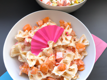 Salade de farfalles au surimi et pamplemousse rose
