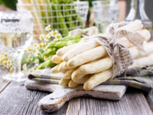 "Délicieux, et hyper simple" : chef Damien partage sa recette de risotto aux asperges blanches idéale pour le printemps !