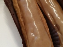 Eclair au café