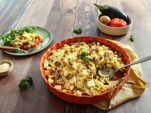 Crumble salé à la ratatouille, féta et noix