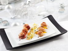 Brochettes de Saint-Jacques lardées et mangue