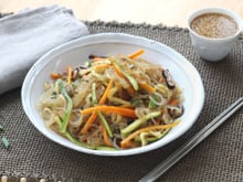 Japchae ou nouilles sautées à la coréenne