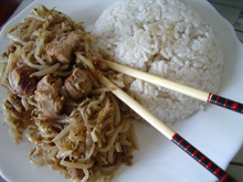 Porc sauté aux germes de soja (haricots mungos)