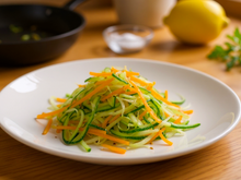 Poêlée de courgettes et carottes en julienne