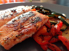 Pavé de saumon mariné aux agrumes et ses légumes grillés