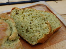 Cake au pesto et aux pignons de pin