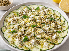 Prête en moins de 5 minutes avec seulement 3 ingrédients : cette recette de carpaccio de courgettes va scotcher vos invités
