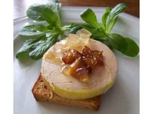 Foie gras sur un lit de pain d'épice