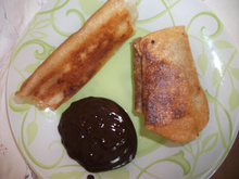Nems à la banane et sauce chocolat