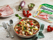 Envie d’une idée de repas pour ce soir ? Testez ces pâtes à l'italienne au jambon, aubergines et tomates cerise