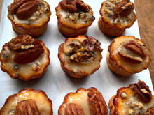 Petits cakes aux poires, miel, noisettes et noix