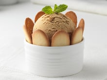 Charlotte au caramel fleur de sel et framboises