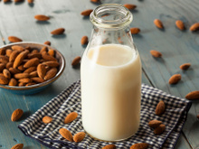 Plus économique : voici comment faire votre lait d’amande maison !