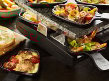 Raclette végétarienne : par quoi remplacer la charcuterie ?