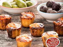 Cannelés au chorizo, comté et olives