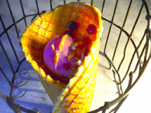 Cornet d'amour aux fruits de la passion et son amour en cage glacé