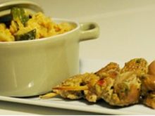 Brochette d'agneau tika au yaourt de brebis, risotto de lentilles corail aux courgettes