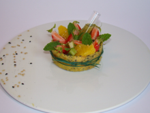 Gariguettes, orange, kiwi, menthe, et tuile au sésame noir, comme une salade, vinaigrette épicée colza sésame à la vanille