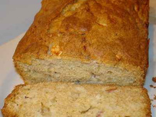 Cake de tomates, basilic et chèvre chaud