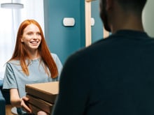 Flemme ou réconfort : une étude dévoile les vraies raisons qui nous poussent à commander à manger
