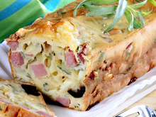 Cake aux herbes et au fromage à raclette