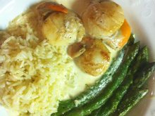 Noix de Saint Jacques sauce foie gras et asperges vertes