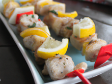 Mini-brochette de poulet à la citronelle glacée