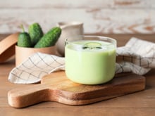 Les fortes chaleurs de retour : cette recette de milk-shake aux herbes et concombre de Stéphanie Le Quellec va vous rafraîchir !