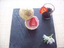 Sphère de chocolat blanc et gariguettes