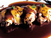Suprêmes de chapon sauce chocolat