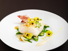 Dos de cabillaud aux asperges et pois gourmands à la française